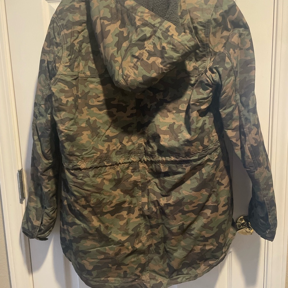Columbia Women’s  Camouflage Jacket - Picture 2 of 3